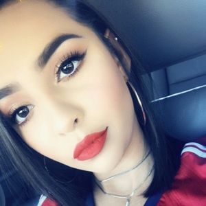 Meet your Posher, Valeria